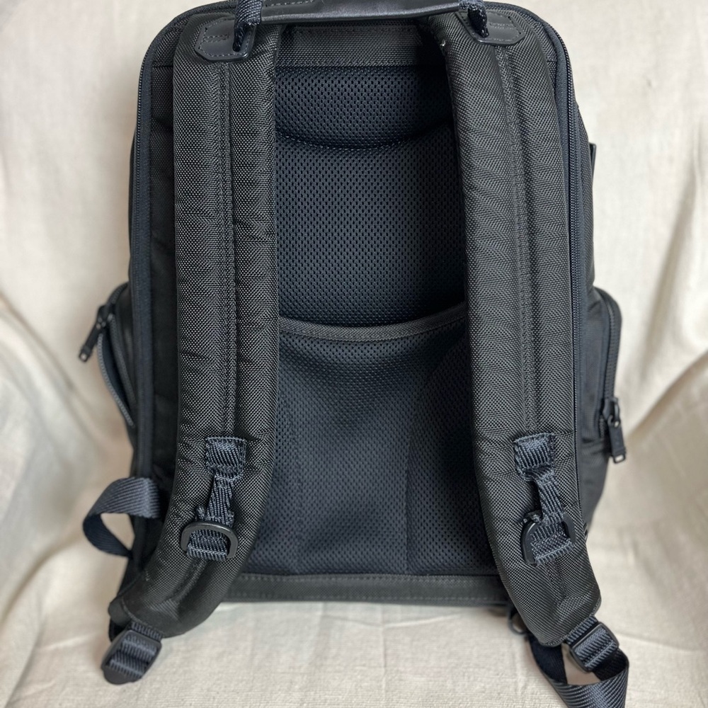 Tumi Backpack Alpha Bravo Black leather details. Pristine condition. - Picture 4 of 9